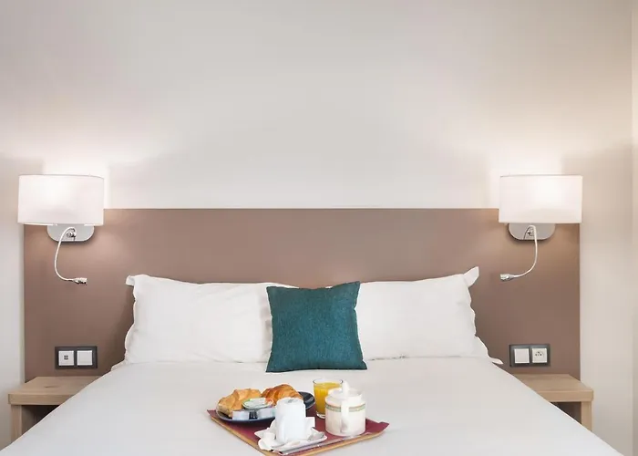 Hotel Courcelles Médéric Parigi